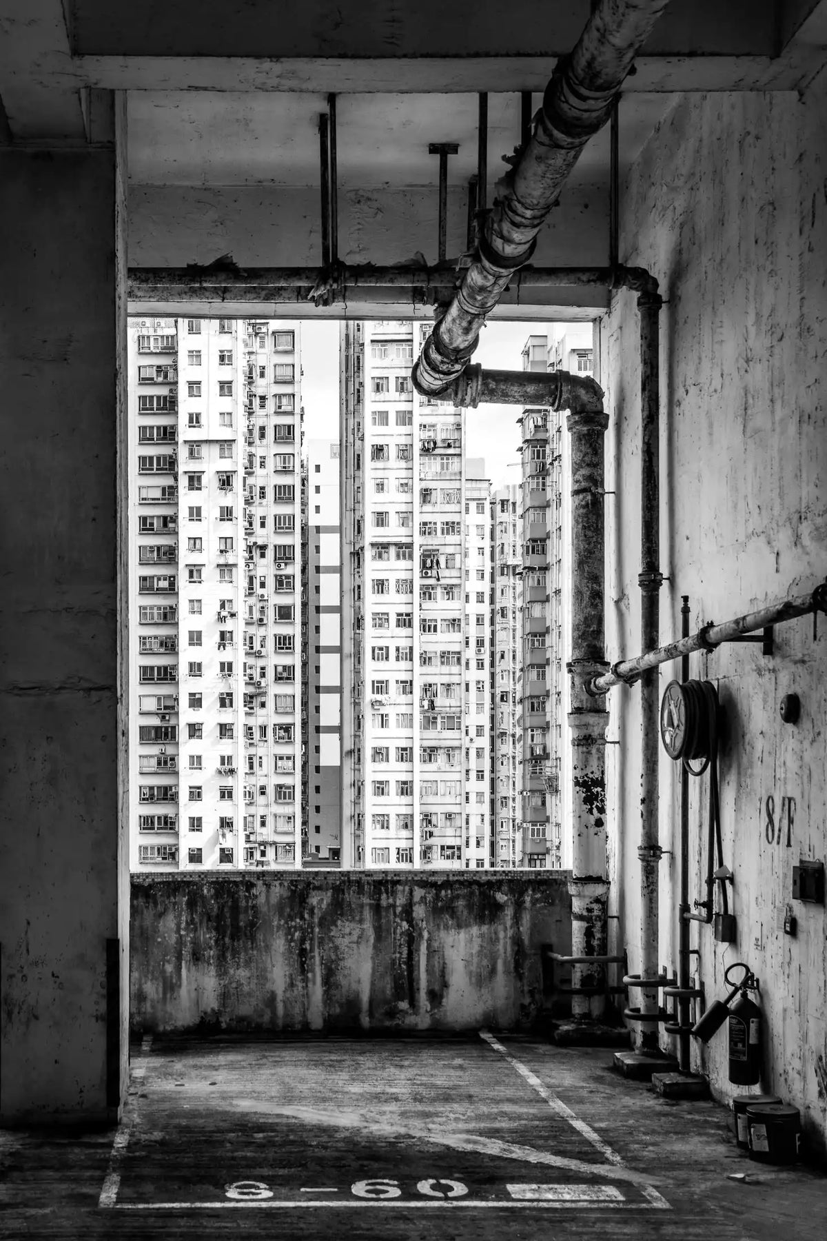 Hongkong 5 poster, zwart-wit kunstfotografie van architectuur en skyline ingelijst