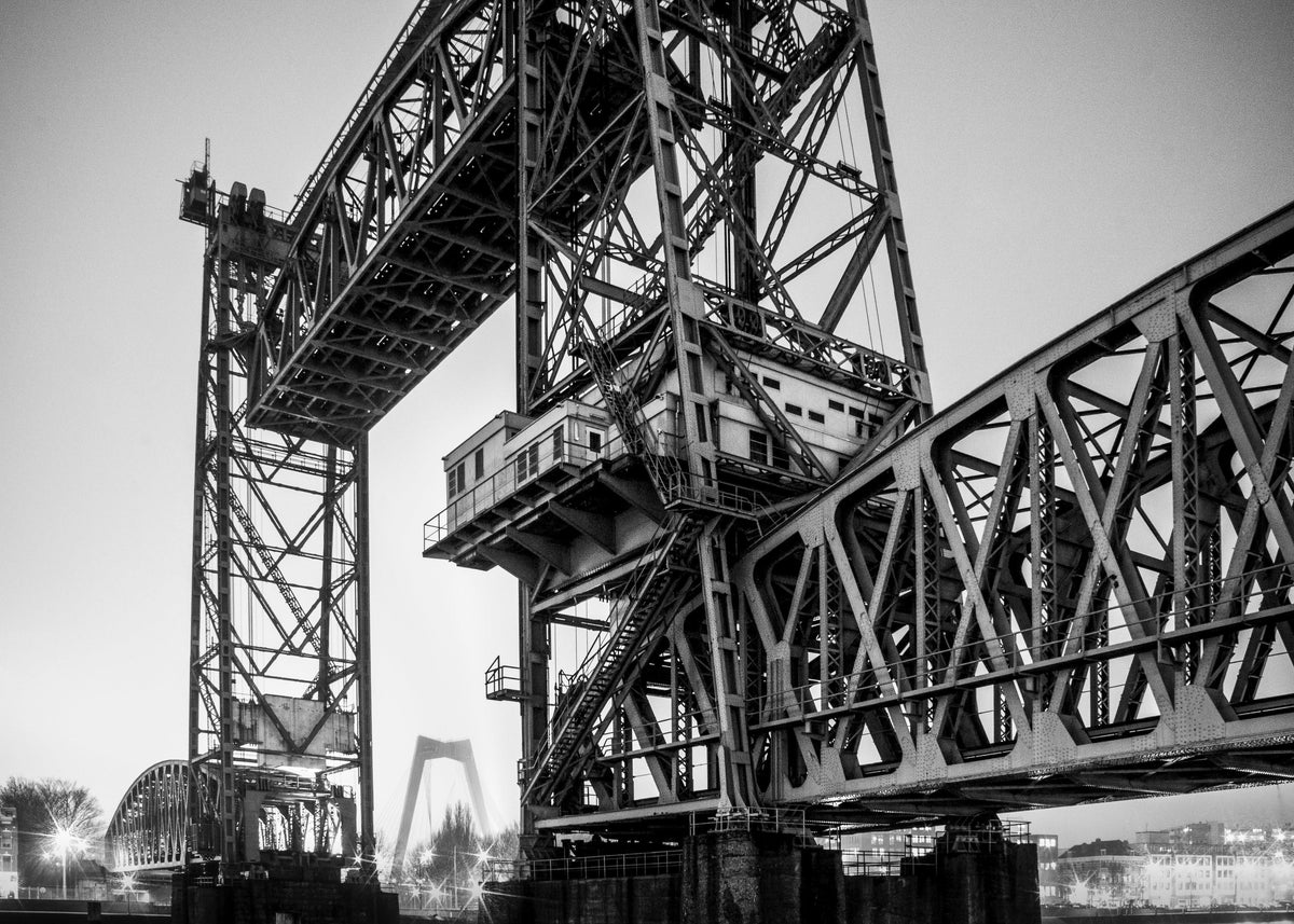 Poster Rotterdam 2, zwart-wit stadsfotografie met stedelijke skyline ingelijst