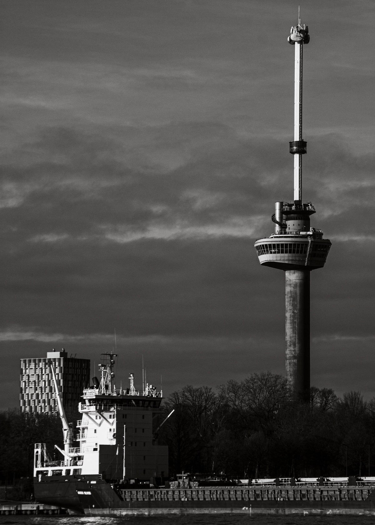 Rotterdam 4 poster, zwart-wit kunstfotografie van architectuur en skyline ingelijst
