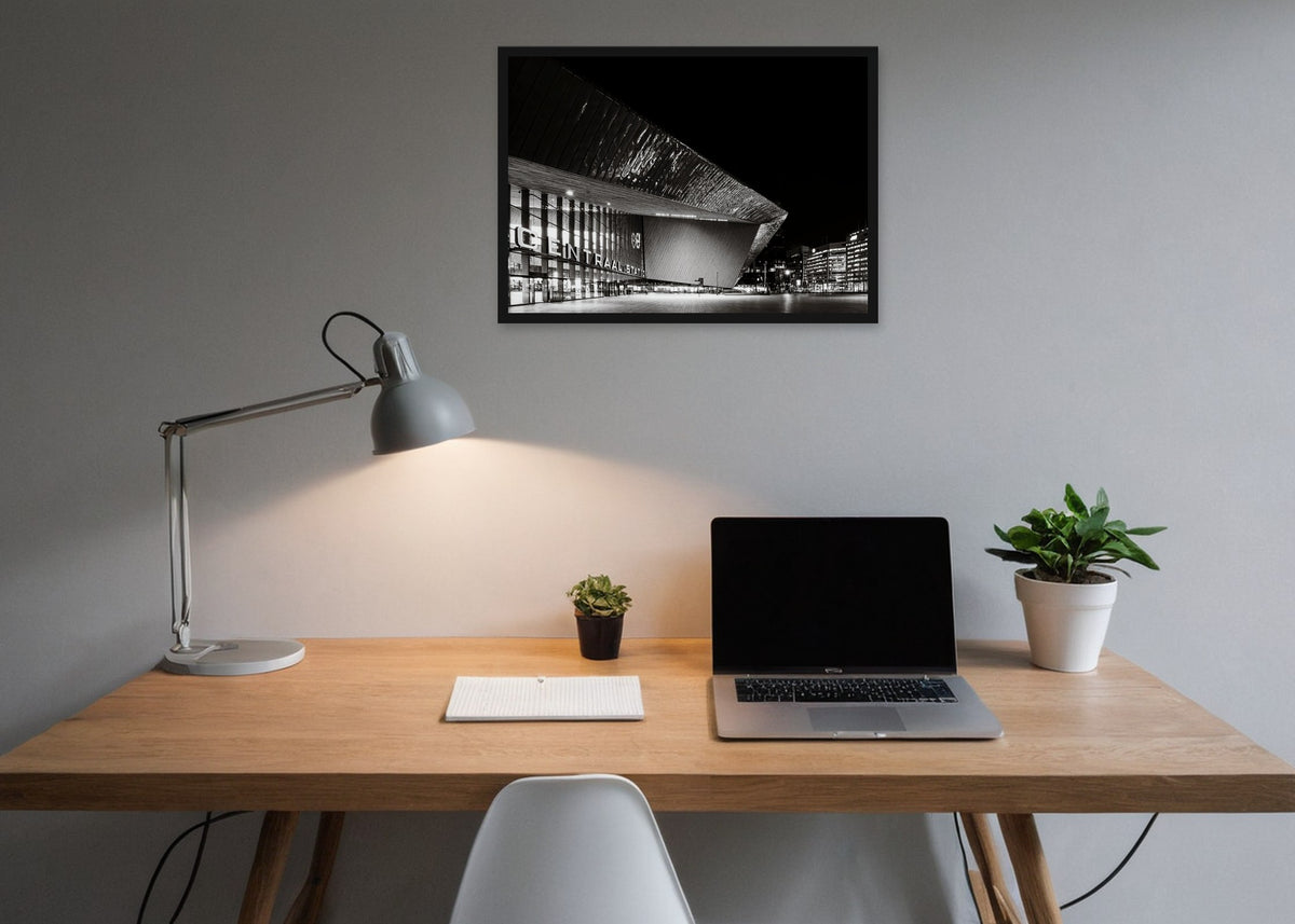 Poster Rotterdam 6 stadsfotografie ingelijst aan de muur in een kantoor