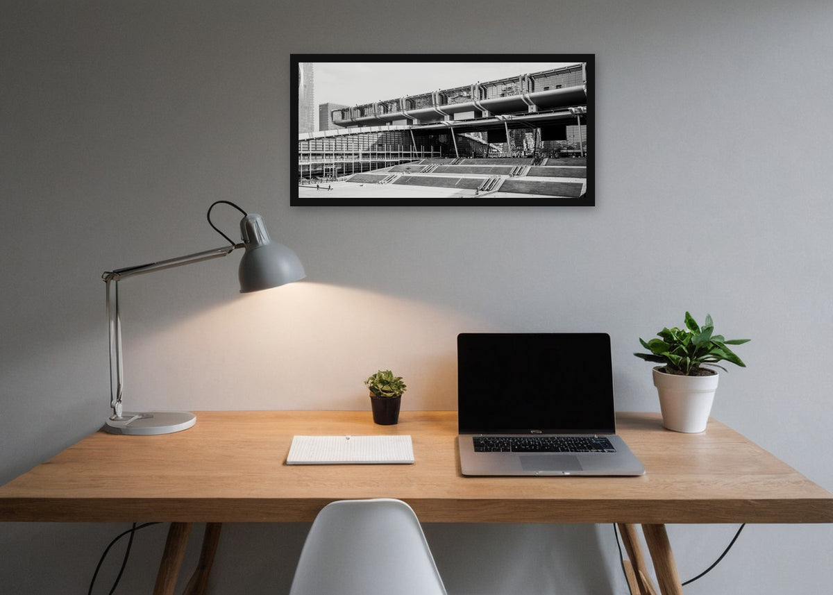 Poster Shenzhen 8 ingelijst aan de muur in een kantoor