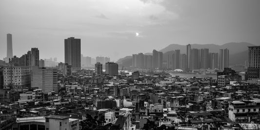 Macau 5 poster, zwart-wit foto van woontorens in Macau