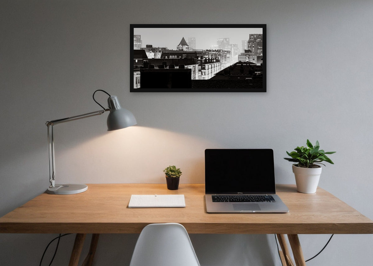 Poster Rotterdam 28 ingelijst aan de muur in een kantoor