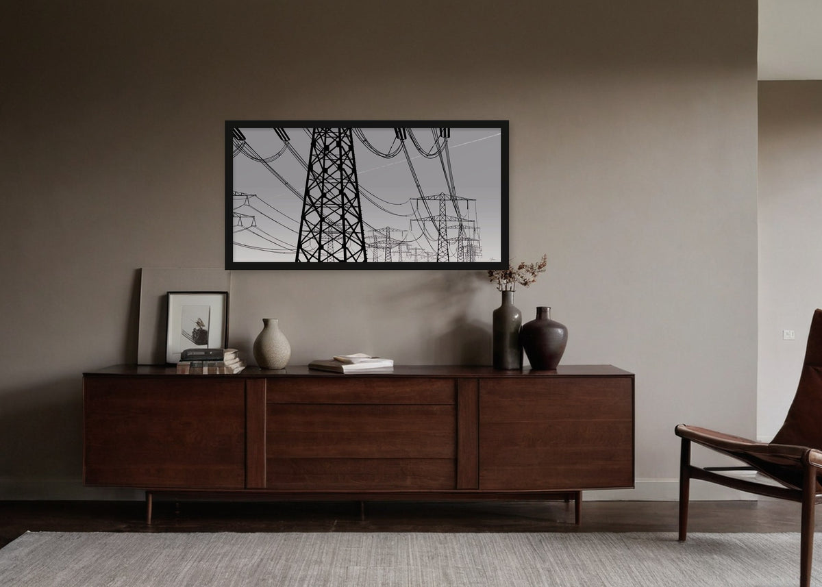 Poster Hoogspanningsmasten Maasvlakte Rotterdam ingelijst aan de muur in een woonkamer