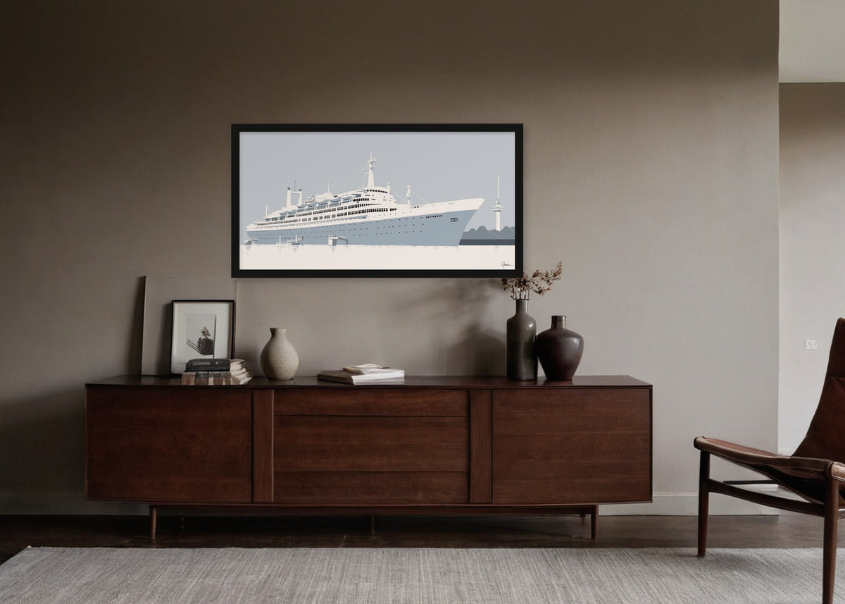 Poster SS Rotterdam ingelijst aan de muur in een woonkamer