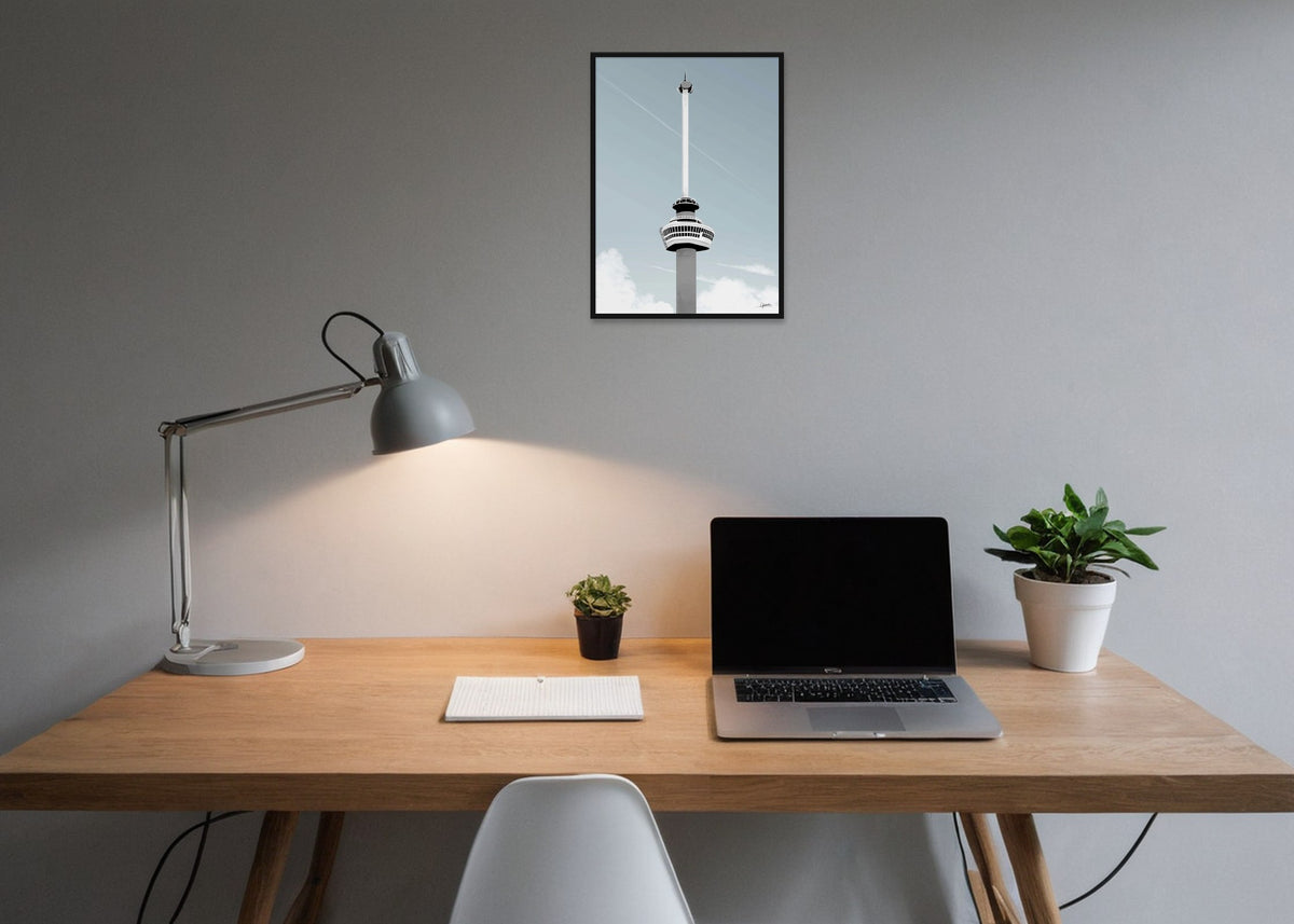 Poster Euromast Rotterdam ingelijst aan de muur in een kantoor