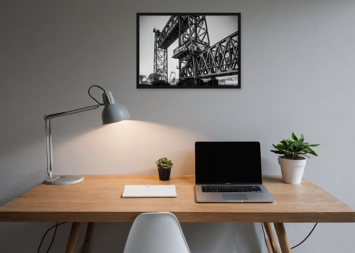 Poster Rotterdam 2 stadsfotografie ingelijst aan de muur in een kantoor