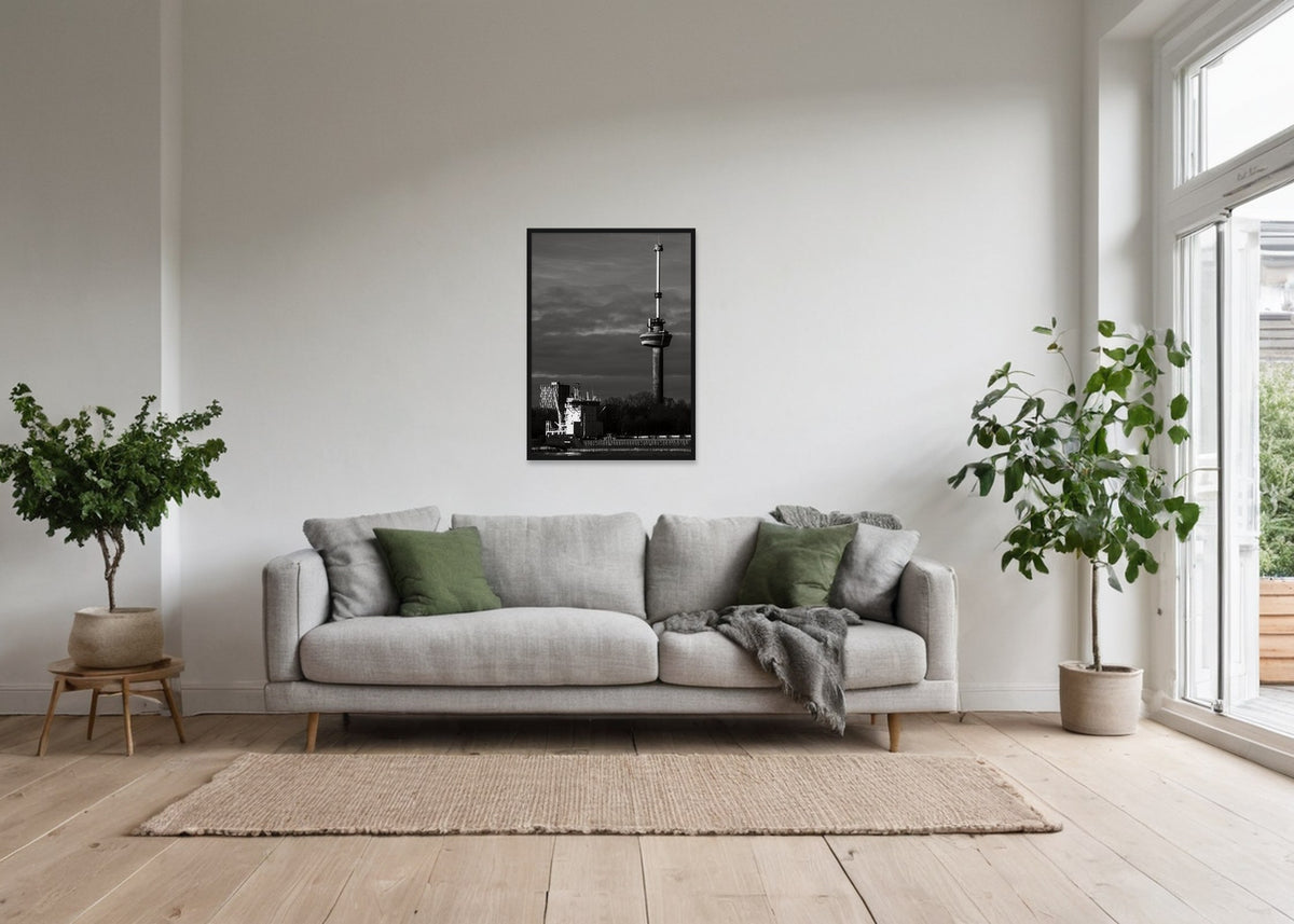Poster Rotterdam 4 stadsfotografie ingelijst aan de muur in een woonkamer