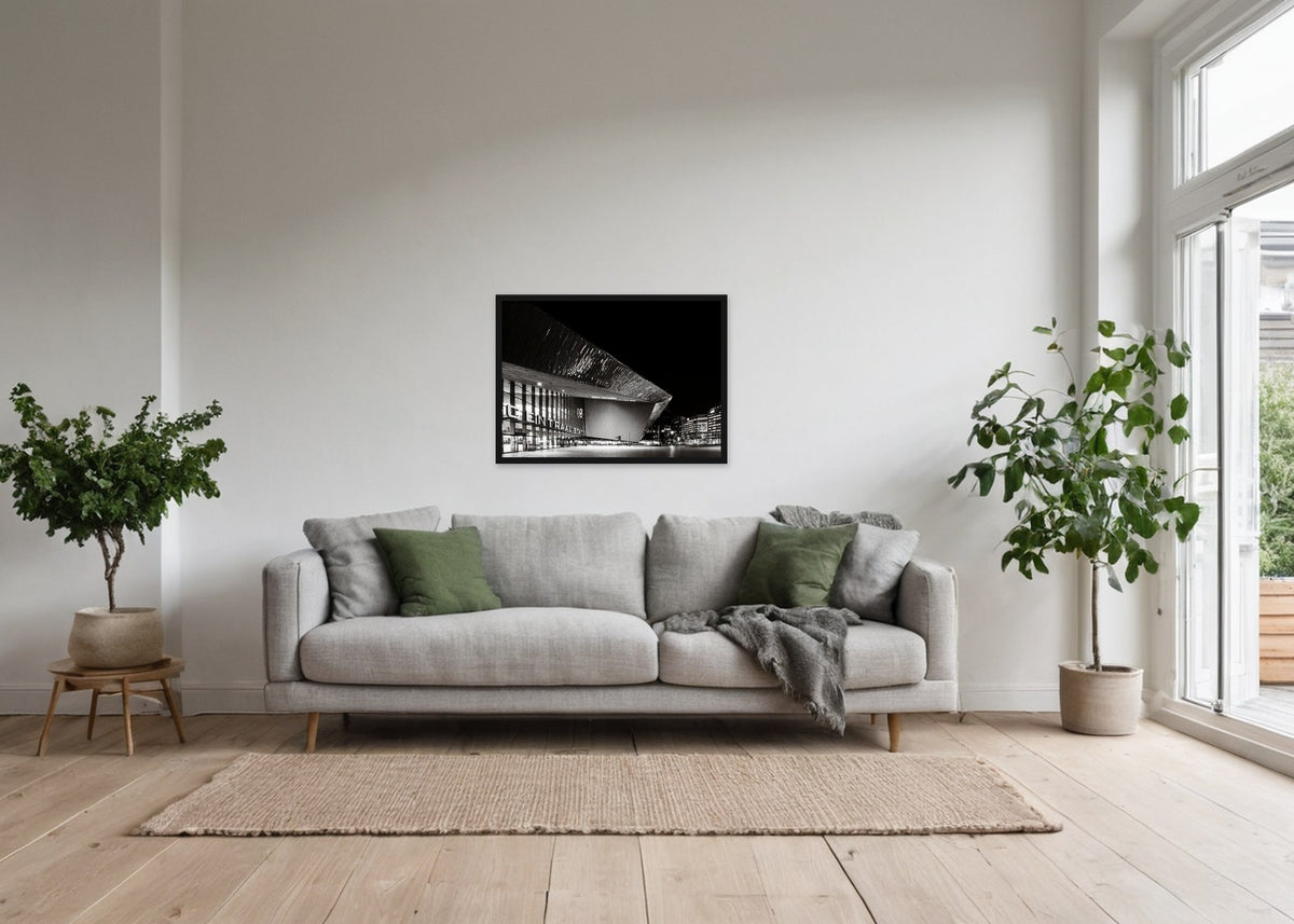 Poster Rotterdam 6 stadsfotografie ingelijst aan de muur in een woonkamer