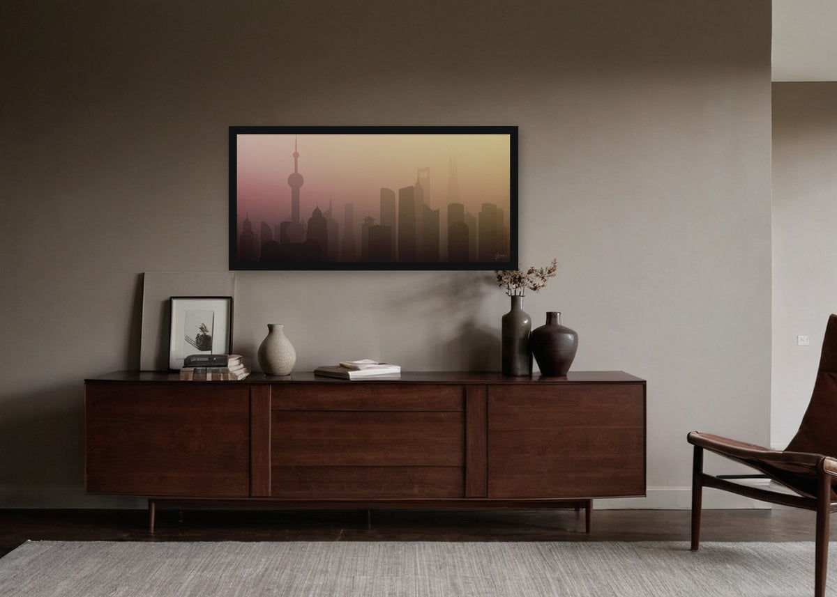 Poster Shanghai Morning Sun ingelijst aan de muur in een woonkamer