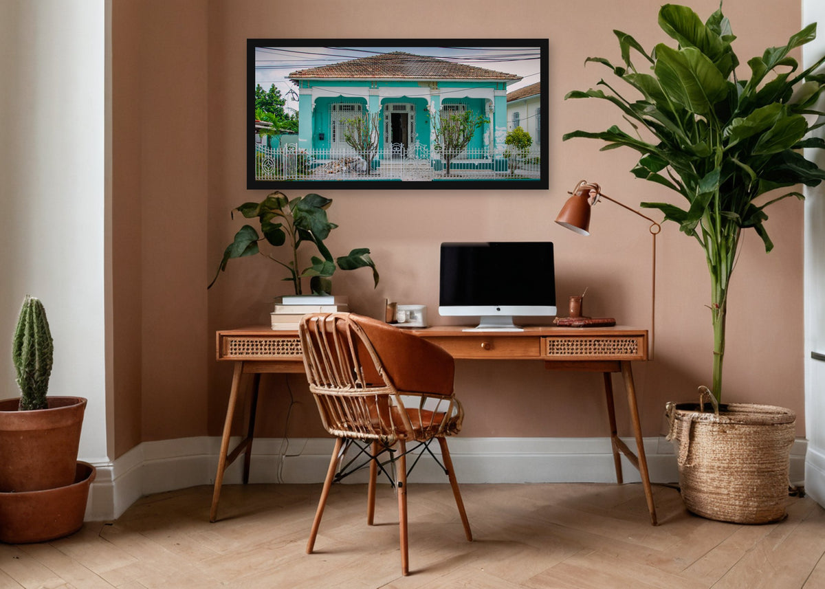 Poster Cuba Villa 2 ingelijst aan de muur in een kantoor