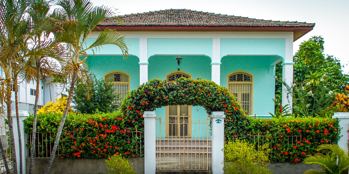 Cuba Villa 5 poster, foto van een villa in Cuba in mintgroen en rood