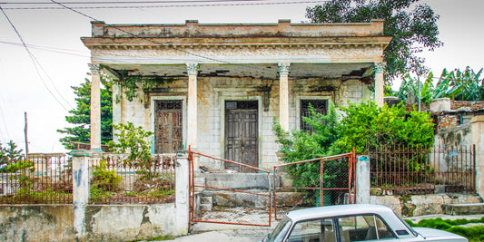 Cuba Villa 7 poster, foto van een villa in Cuba in grijs en wit