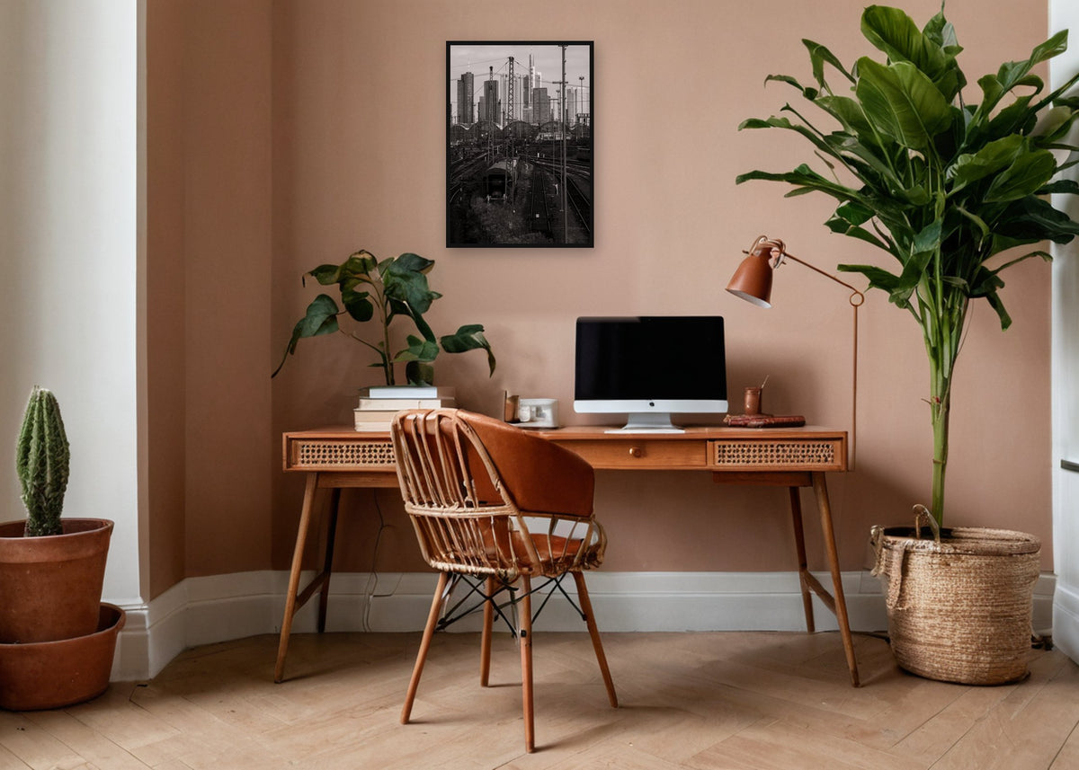 Poster Skyline Frankfurt ingelijst aan de muur in een kantoor