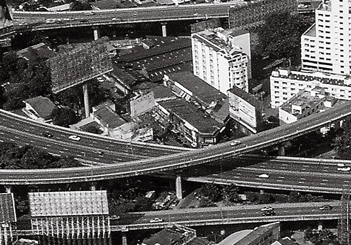 Detail van de Bangkok Flyovers poster met de bogen van de snelweg