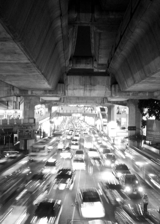 Bangkok Rush Hour poster, lichtstrepen van auto's onder een betonnen baan