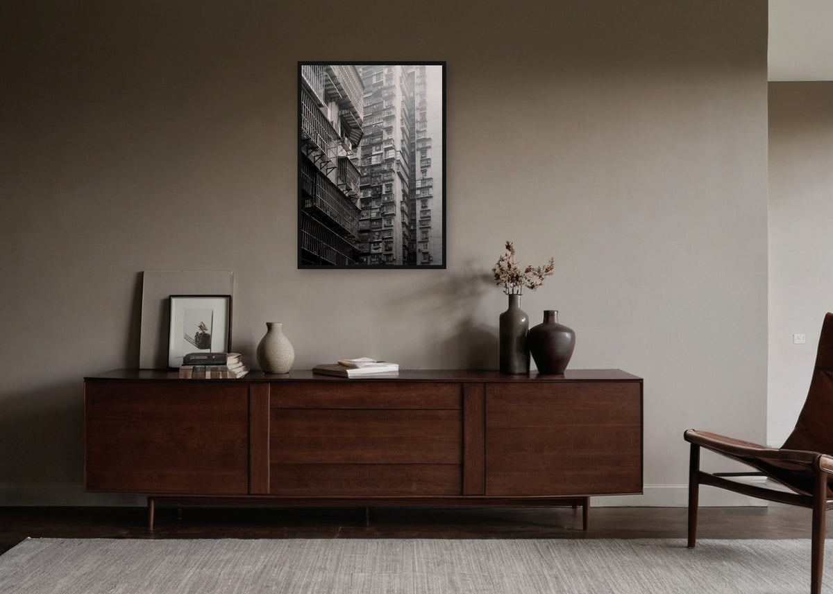Poster Macau 3 ingelijst aan de muur in een woonkamer