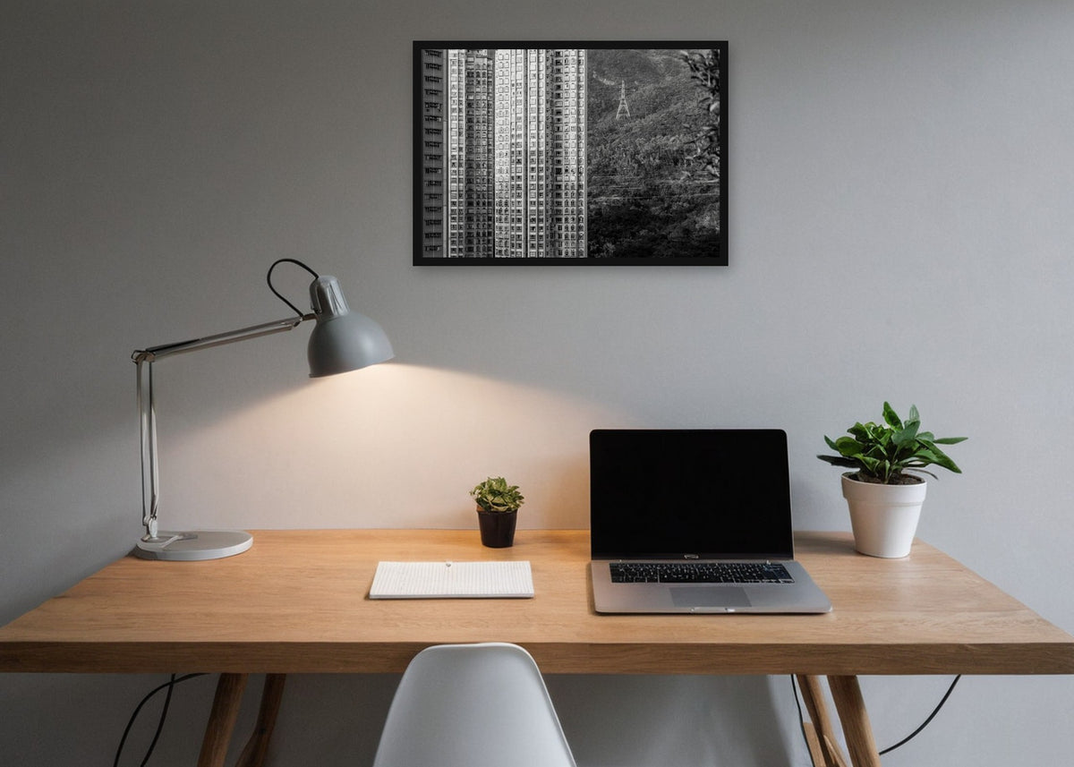 Poster Hongkong 26 ingelijst aan de muur in een kantoor