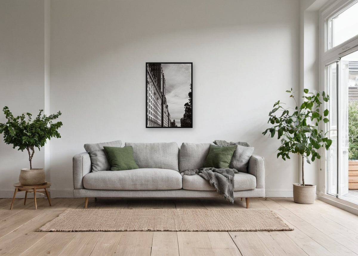 Poster New York 19 ingelijst aan de muur in een woonkamer