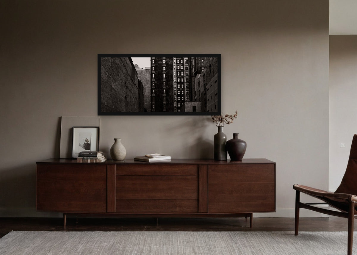 Poster New York 22 ingelijst aan de muur in een woonkamer