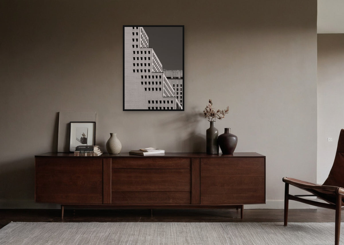Poster New York 24 ingelijst aan de muur in een woonkamer