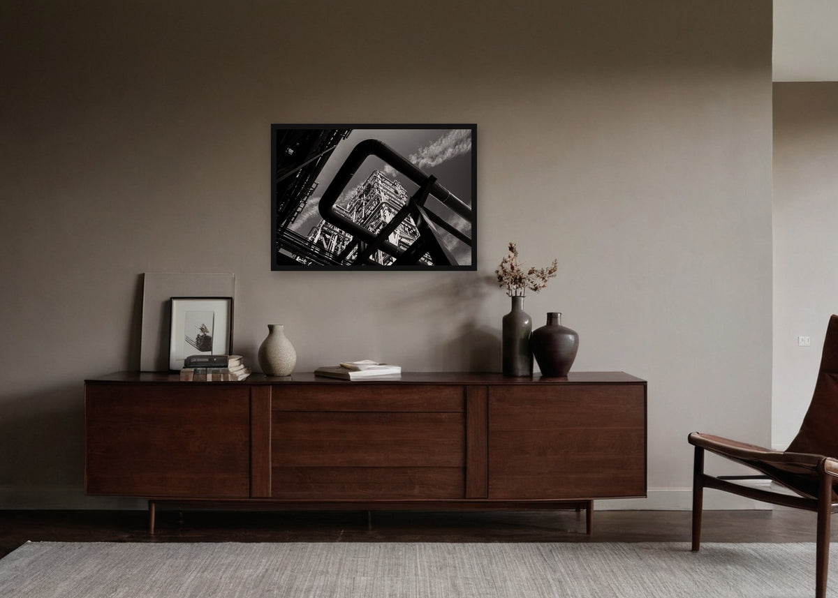 Poster Rotterdam 19 ingelijst aan de muur in een woonkamer