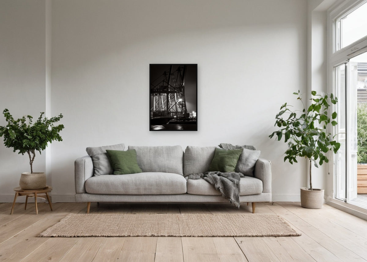 Poster Rotterdam 34 ingelijst aan de muur in een woonkamer